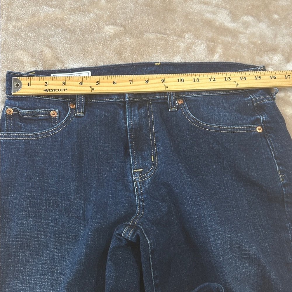 GAP dark wash girlfriend mid rise jeans- womens Size 6 petite
Casual classic - Picture 7 of 14